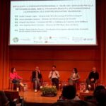 Mig centenar de docents valencians es reunixen per a reivindicar una educació per al bé comú